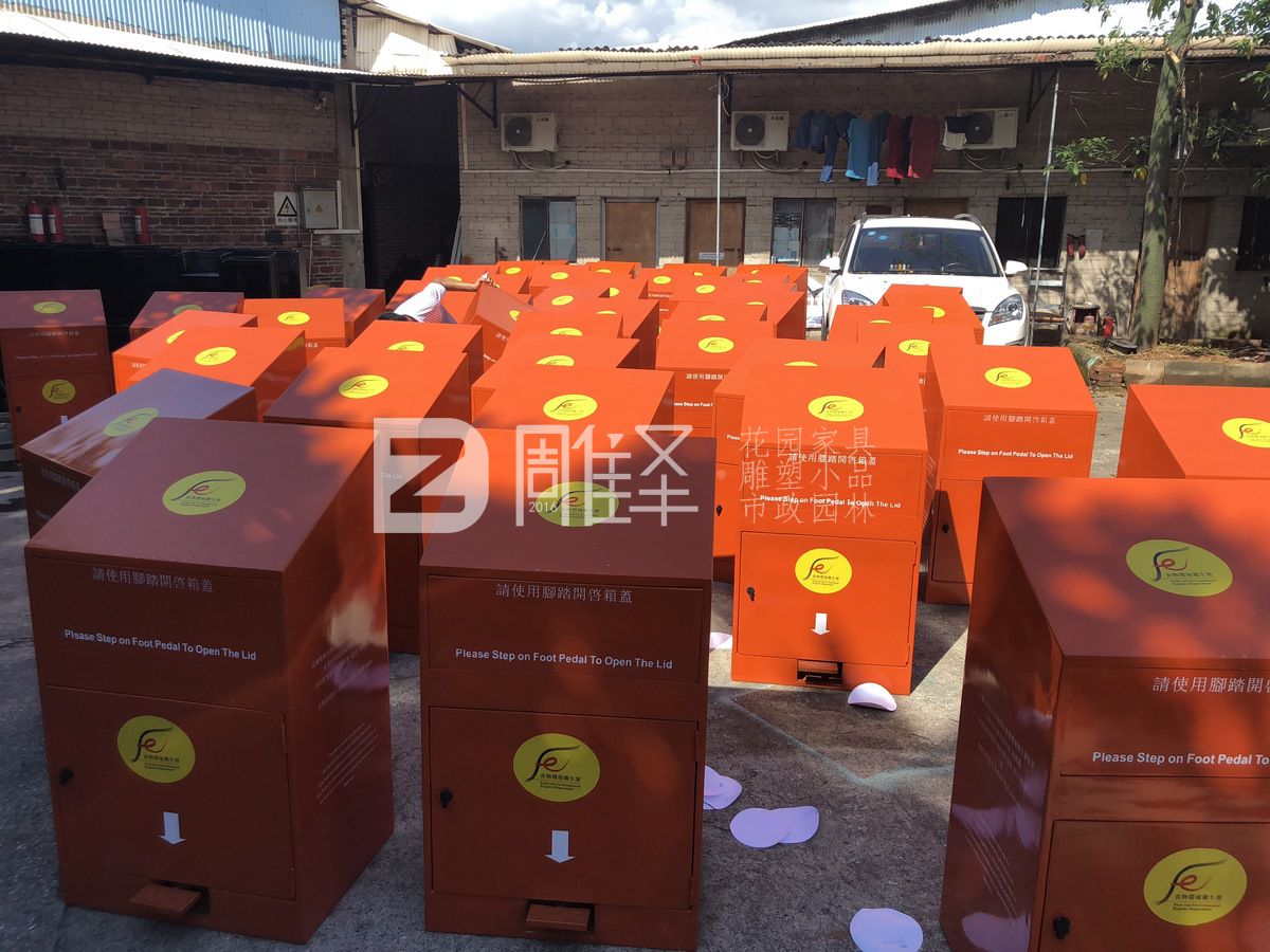 香港環(huán)衛(wèi)署定制公園玻璃鋼腳踏垃圾桶