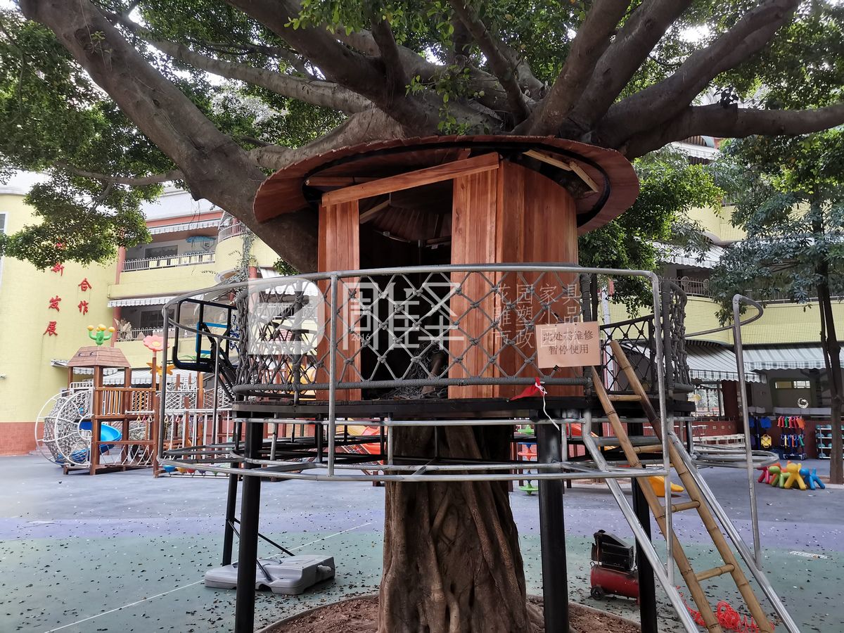 廣州黃埔育蕾幼兒園樹(shù)屋現場(chǎng)制作搭建鋼木結構(圖2)