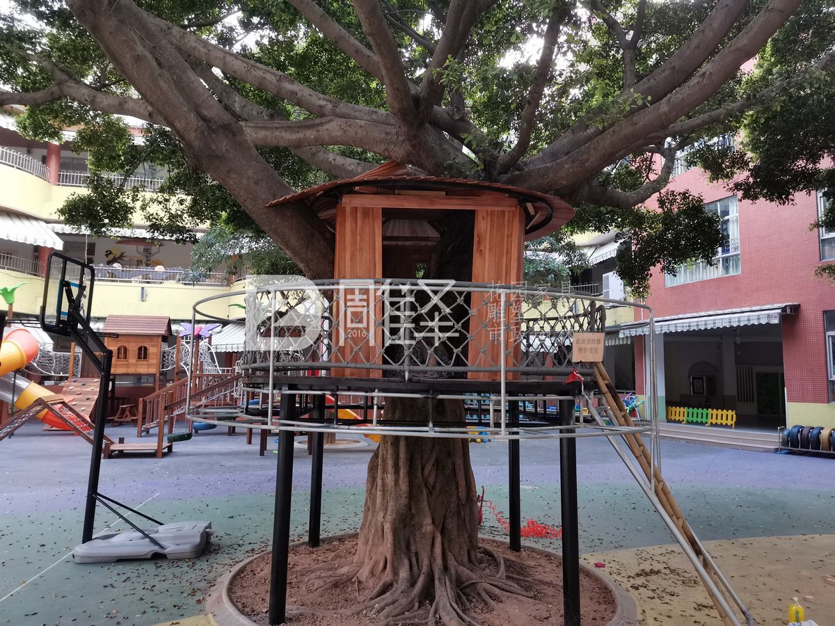 廣州黃埔育蕾幼兒園樹(shù)屋現場(chǎng)制作搭建鋼木結構(圖3)