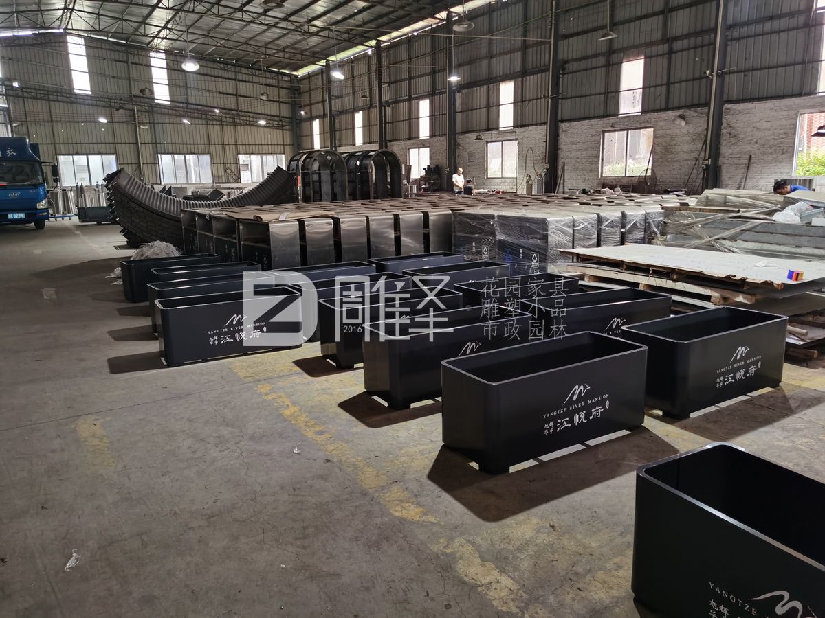湖北武漢江悅府項目金屬垃圾桶花箱桌椅