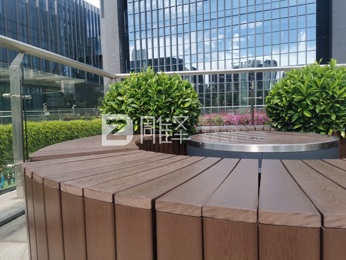 廣州萬(wàn)盛廣場(chǎng)塑木戶(hù)外花園家具圍樹(shù)椅(圖16)