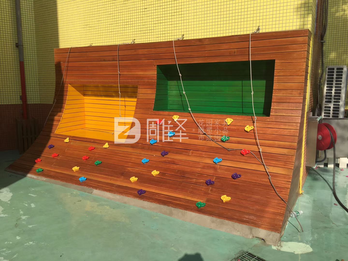 廣州黃埔育蕾幼兒園游樂設(shè)施鋼結(jié)構(gòu)實木制作