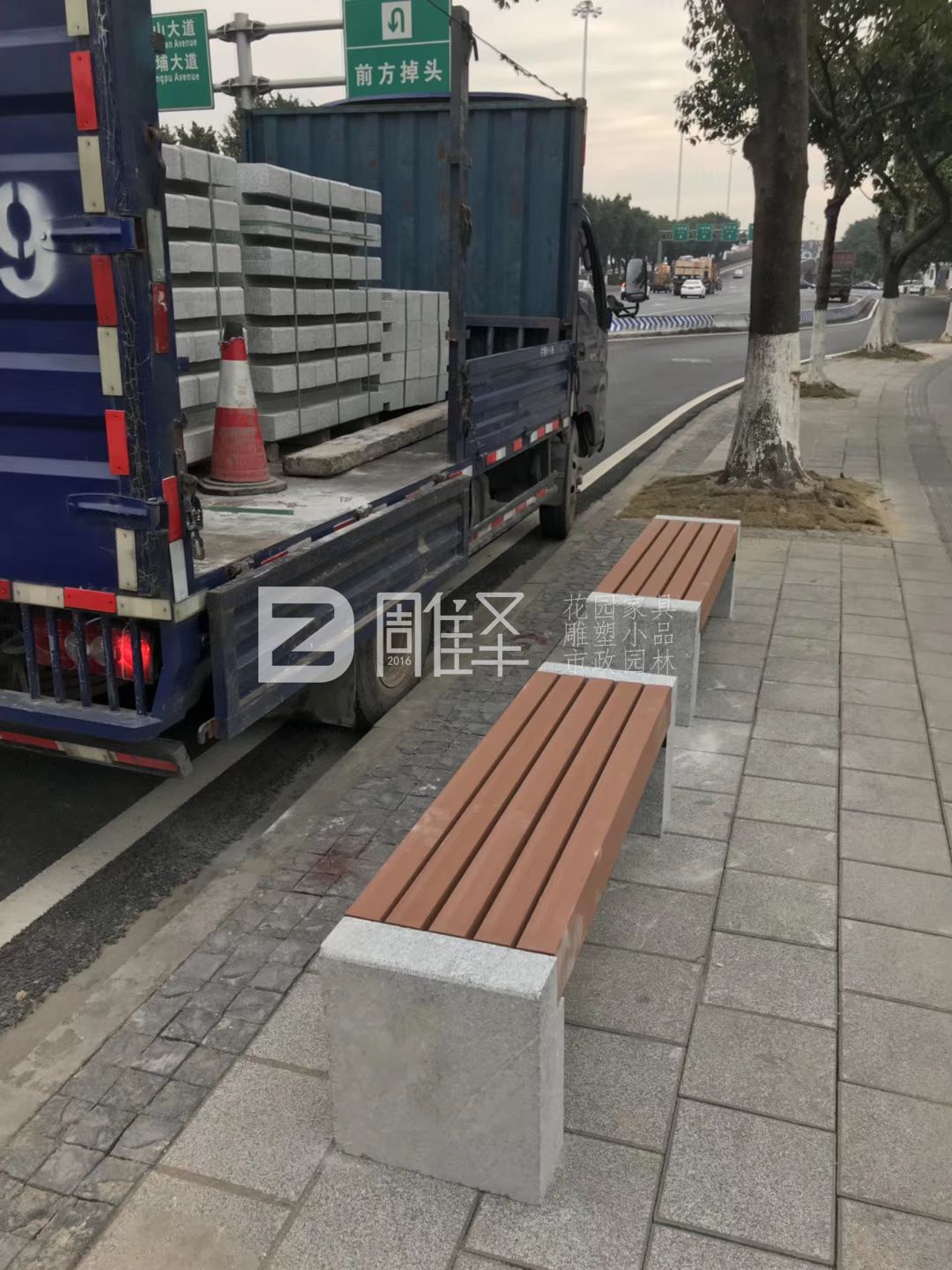 廣園快速路28公里路段長(cháng)椅垃圾桶圍樹(shù)椅安裝(圖6)