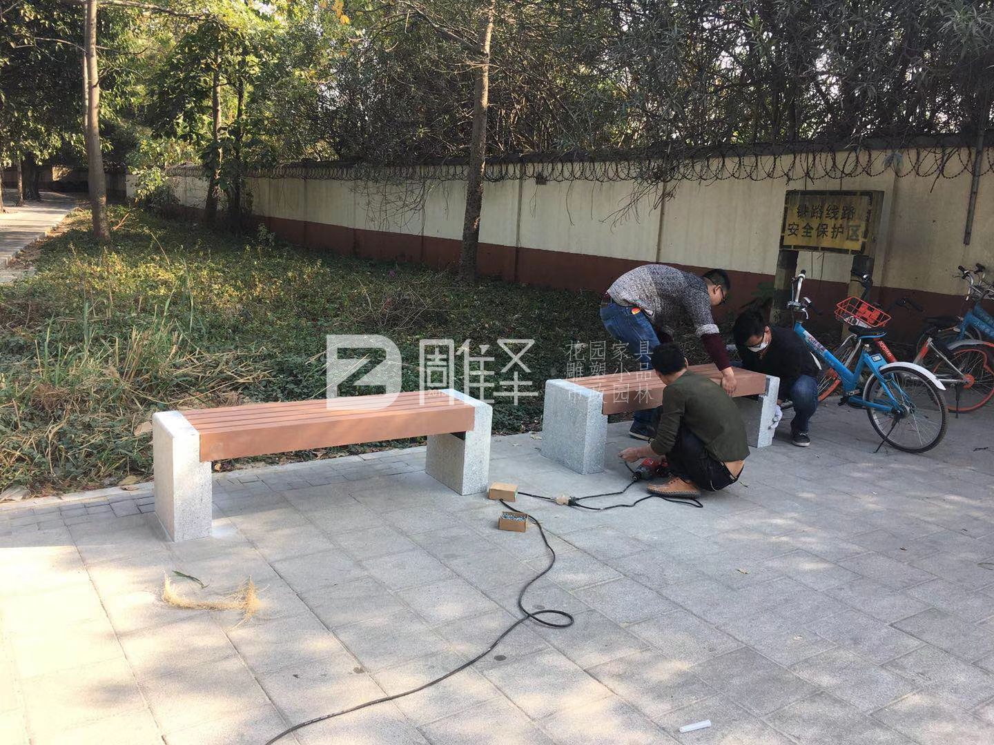 廣園快速路28公里路段長(cháng)椅垃圾桶圍樹(shù)椅安裝(圖12)